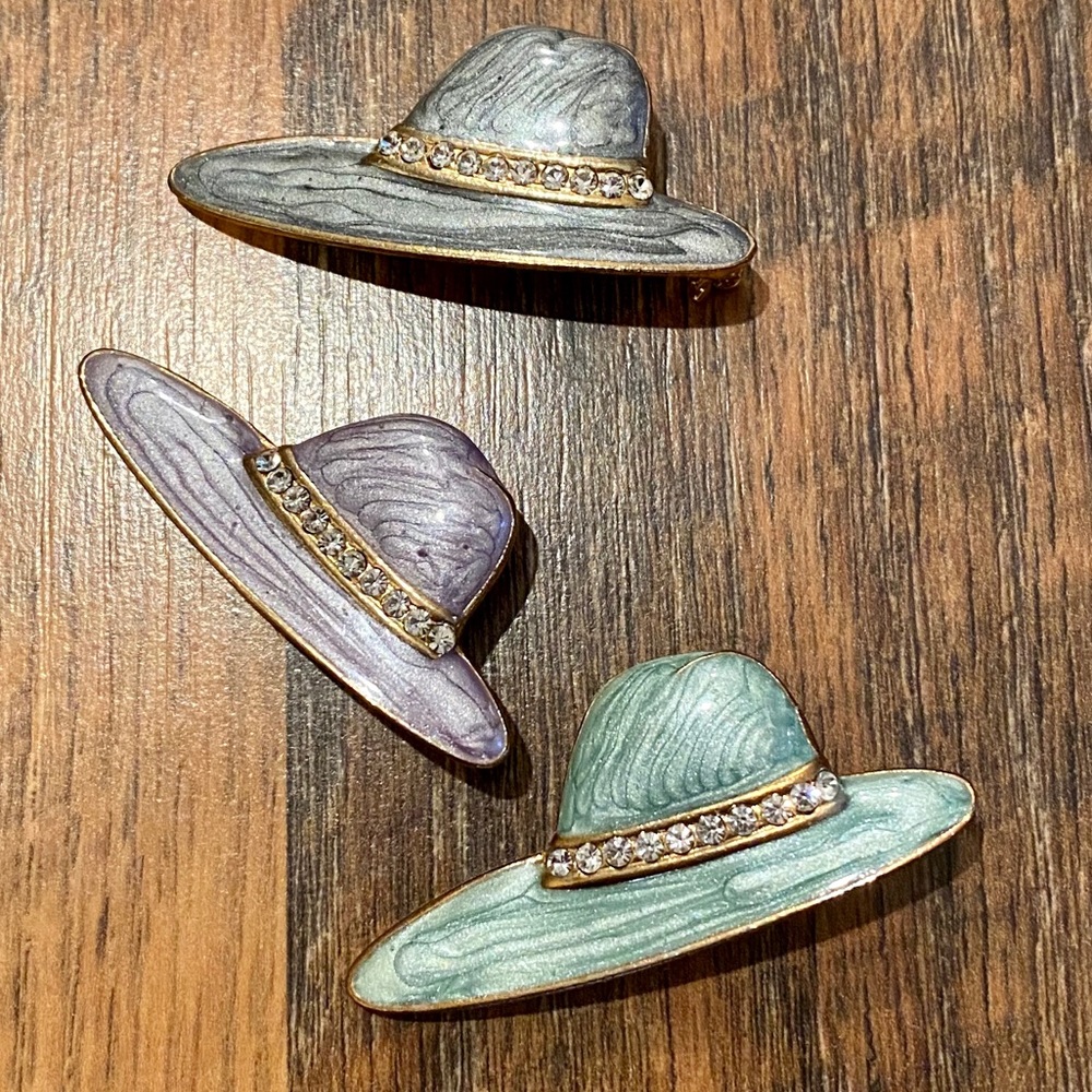 Beautiful Set of Three (3) Hat shaped Brooches!!! - Picture 2 of 6